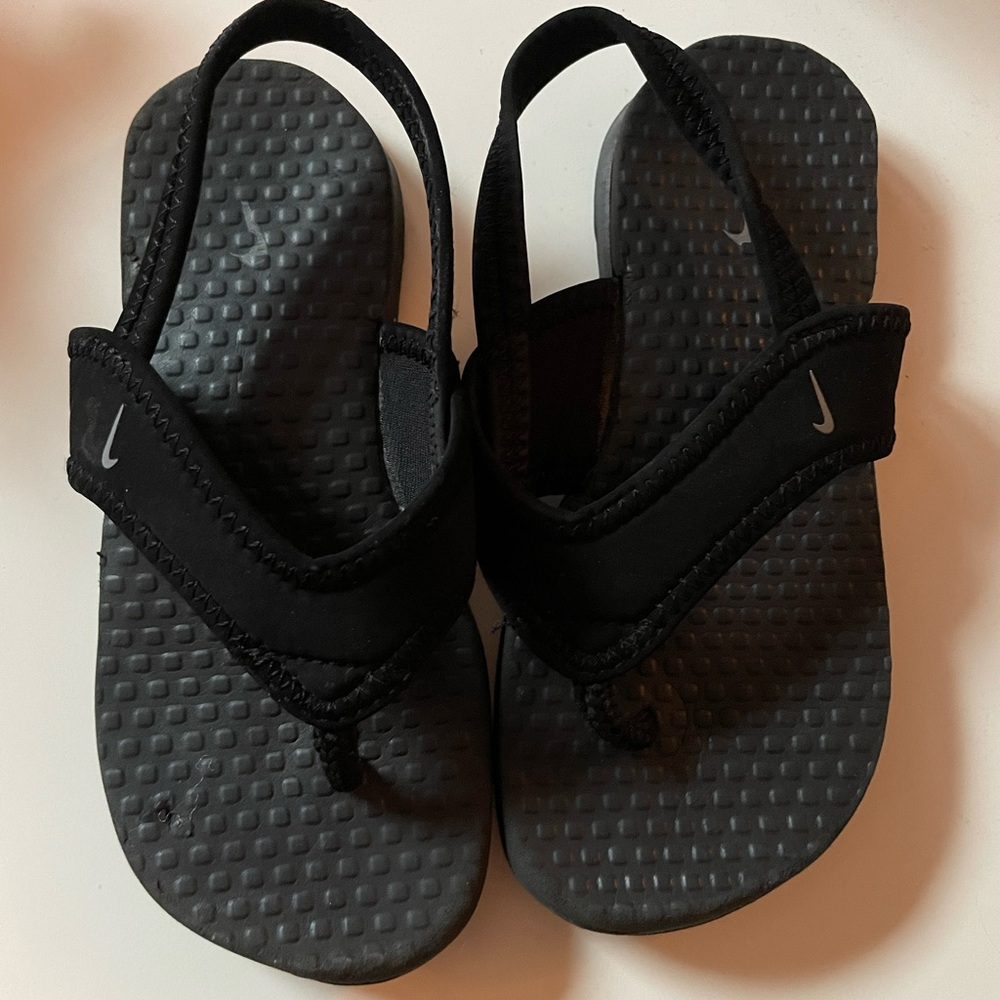 Nike flip flop sandals